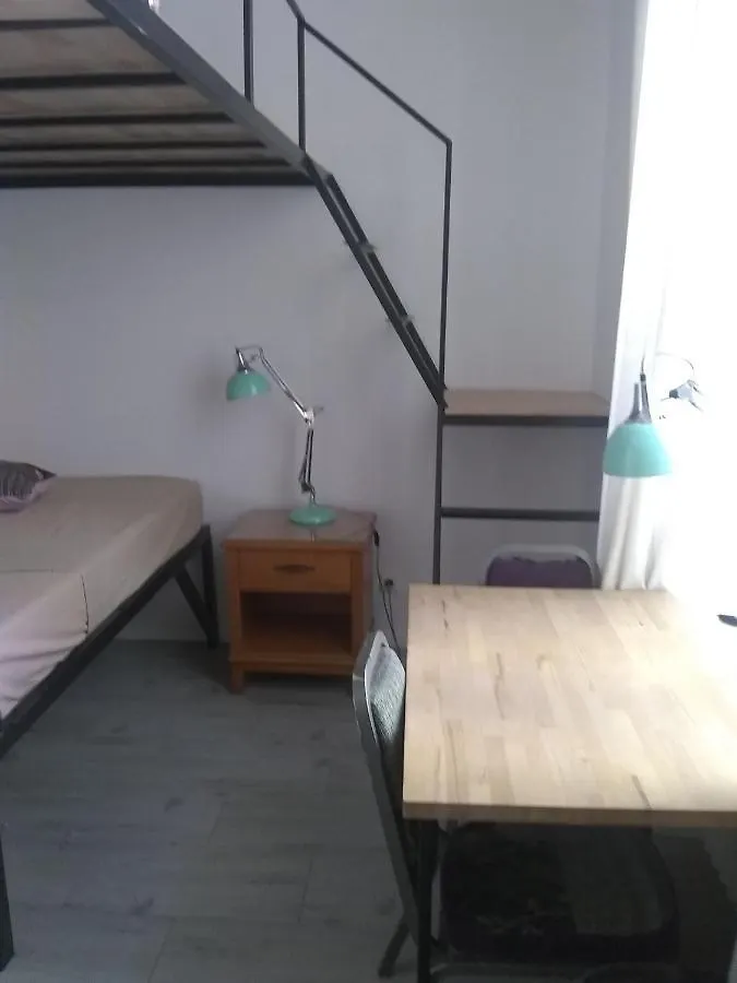 Rodzinna Przestrzen Dla 8 Osob 2 Pokoje Z Lazienka I Mini Aneksem Varsó Apartman